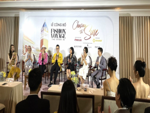 Chasing The Sun của fashion Voyage 3