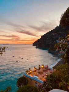 Căn hộ trên đồi view biển