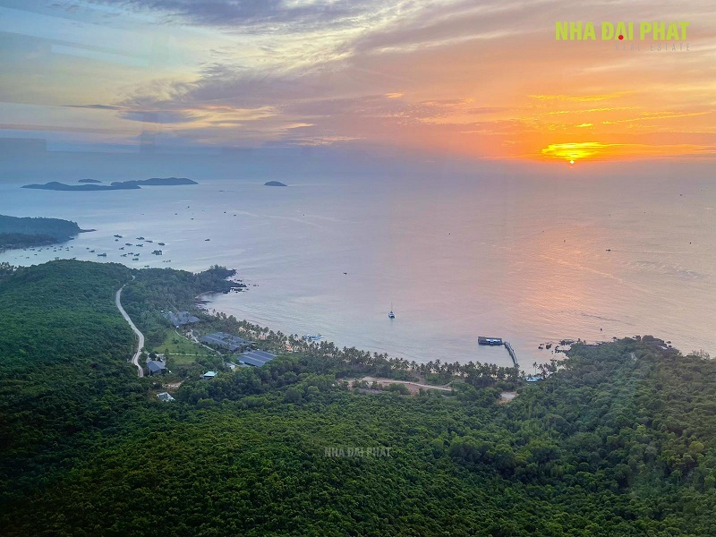 Hoàng hôn lãng mạn tại Bãi Trào